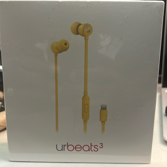 Urbeats lighting plug in for iPhone
